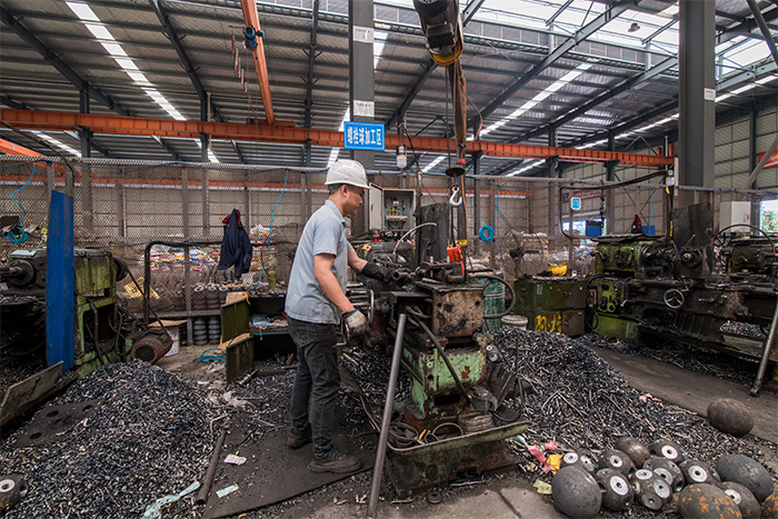 天津网架配件-螺栓球加工车间