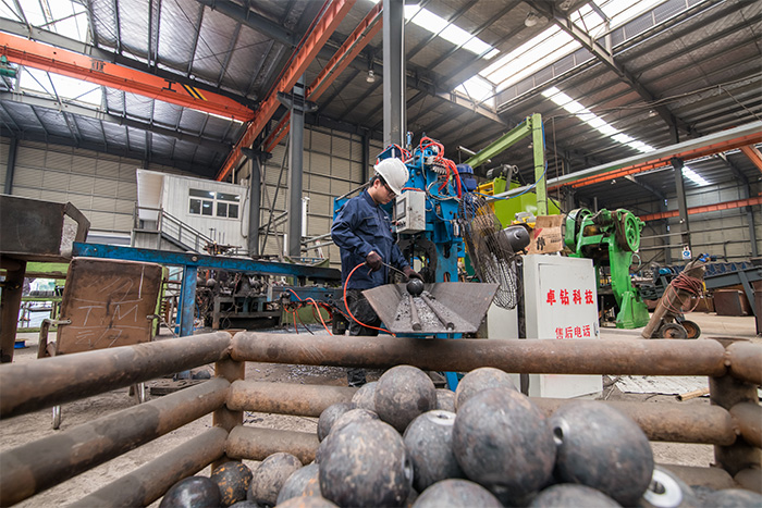 天津网架配件-螺栓球加工车间